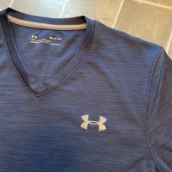 Under Armour, S, loose cut, v neck, earthy blue, heat gear, quick dry. BNWOT. - Picture 5 of 7